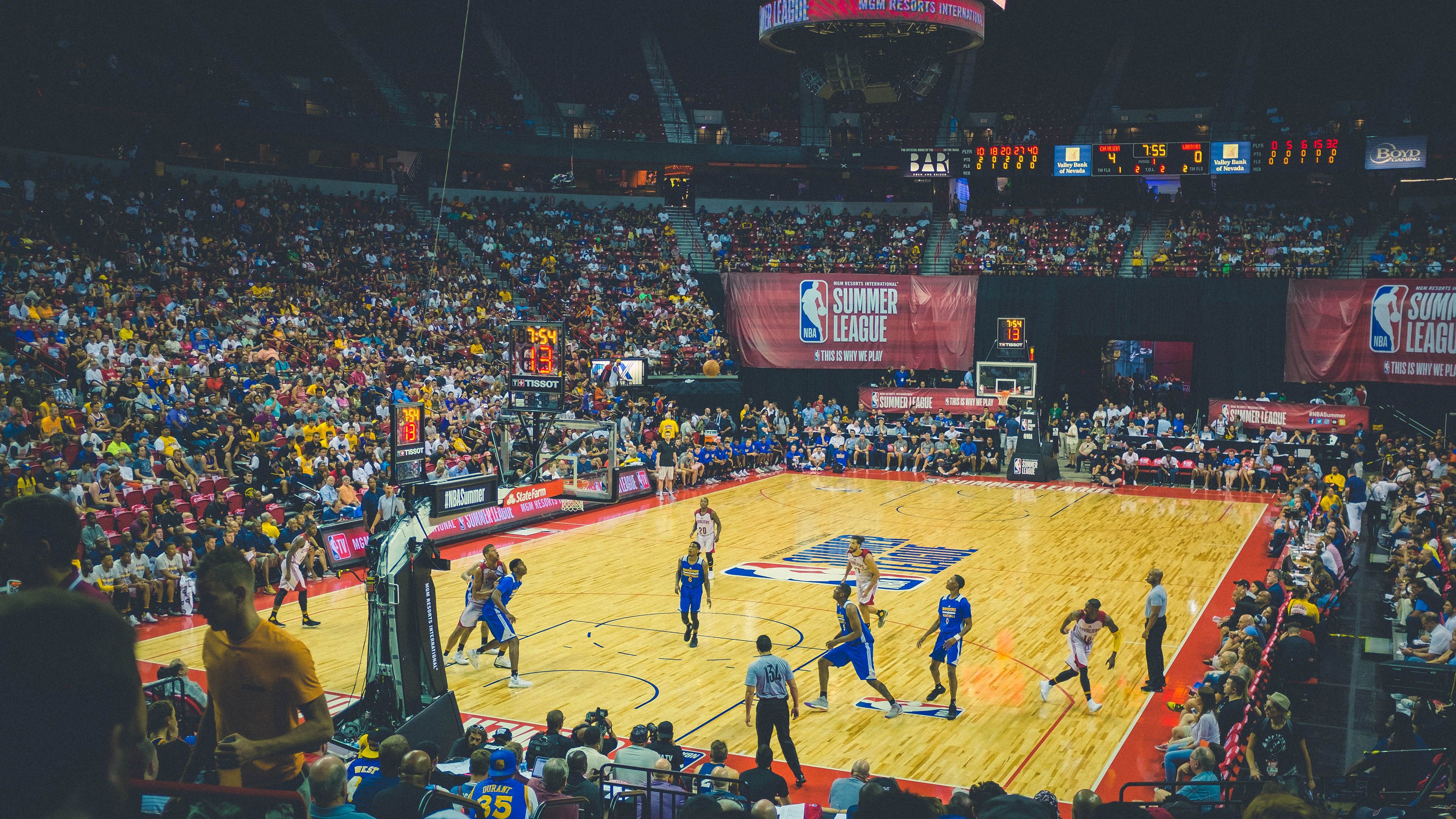 西亚卡姆末节风暴撕碎防线，湖人式防守让新疆窒息